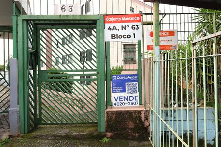 Apartamento à venda com 72m², 2 quartos e 1 vagaPlaca grande instalada no portão do condomínio em 16.06.2026 -Código da placa: WYNY-776