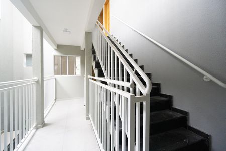 Apartamento para alugar com 29m², 1 quarto e 1 vaga Apartamento para alugar com 29m², 1 quarto e 1 vagaHall da escada
