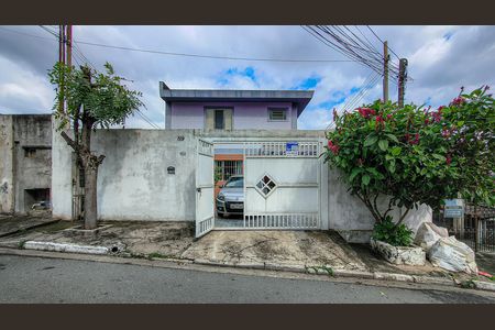 Casa para alugar com 200m², 4 quartos e 3 vagas Casa para alugar com 200m², 4 quartos e 3 vagasFachada com Plaquinha Instalada