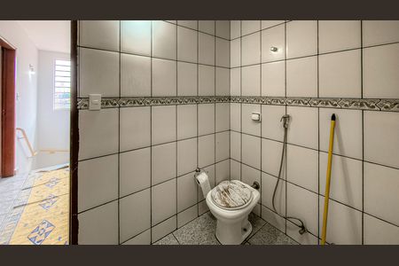 Casa para alugar com 200m², 4 quartos e 3 vagas Casa para alugar com 200m², 4 quartos e 3 vagasBanheiro
