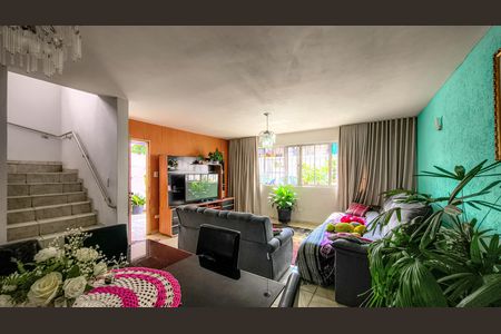 Casa para alugar com 200m², 4 quartos e 3 vagas Casa para alugar com 200m², 4 quartos e 3 vagasSala