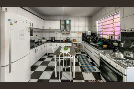 Casa para alugar com 200m², 4 quartos e 3 vagas Casa para alugar com 200m², 4 quartos e 3 vagasCozinha