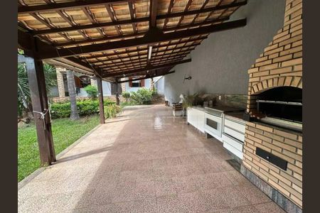 Casa para alugar com 300m², 4 quartos e 2 vagas