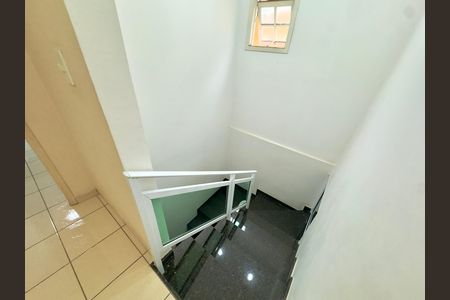 Casa para alugar com 200m², 4 quartos e 2 vagas Casa para alugar com 200m², 4 quartos e 2 vagasEscada interna
