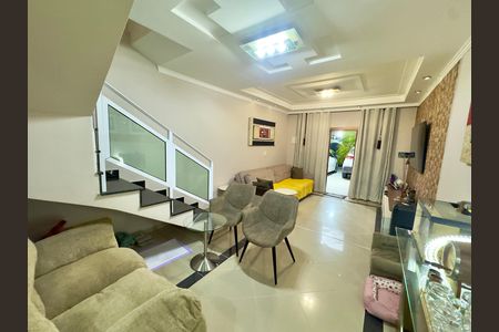 Casa para alugar com 200m², 4 quartos e 2 vagas Casa para alugar com 200m², 4 quartos e 2 vagasSala