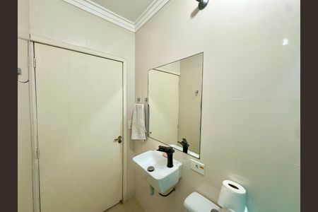 Casa para alugar com 200m², 4 quartos e 2 vagas Casa para alugar com 200m², 4 quartos e 2 vagasBanheiro 1