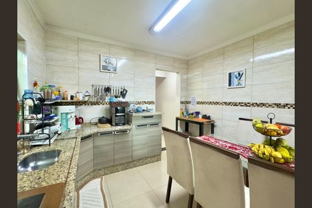 Casa para alugar com 200m², 4 quartos e 2 vagas Casa para alugar com 200m², 4 quartos e 2 vagasCozinha