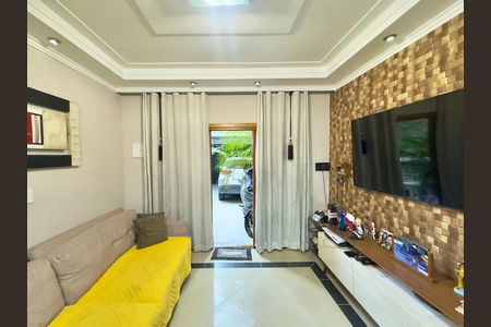 Casa para alugar com 200m², 4 quartos e 2 vagas Casa para alugar com 200m², 4 quartos e 2 vagasSala