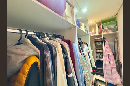 Casa para alugar com 200m², 4 quartos e 2 vagas Casa para alugar com 200m², 4 quartos e 2 vagasCloset da suíte