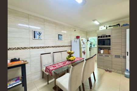 Casa para alugar com 200m², 4 quartos e 2 vagas Casa para alugar com 200m², 4 quartos e 2 vagasCozinha