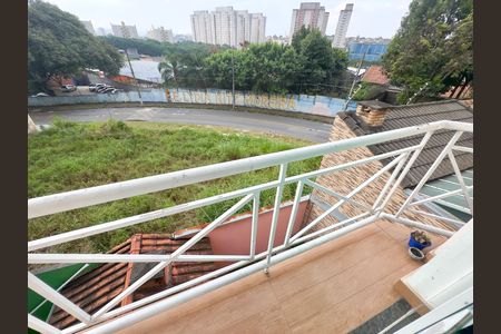 Casa para alugar com 200m², 4 quartos e 2 vagas Casa para alugar com 200m², 4 quartos e 2 vagasSacada do Quarto 2