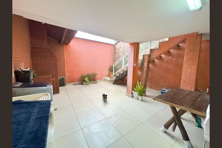 Casa para alugar com 200m², 4 quartos e 2 vagas Casa para alugar com 200m², 4 quartos e 2 vagasÁrea de Serviço