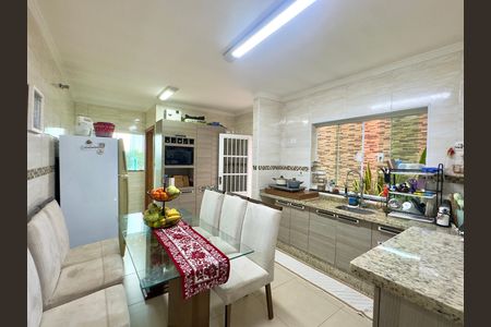 Casa para alugar com 200m², 4 quartos e 2 vagas Casa para alugar com 200m², 4 quartos e 2 vagasCozinha