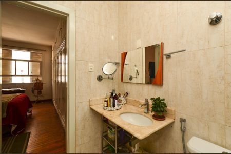 Apartamento à venda com 190m², 3 quartos e 1 vaga Apartamento à venda com 190m², 3 quartos e 1 vagaBanheiro da suite