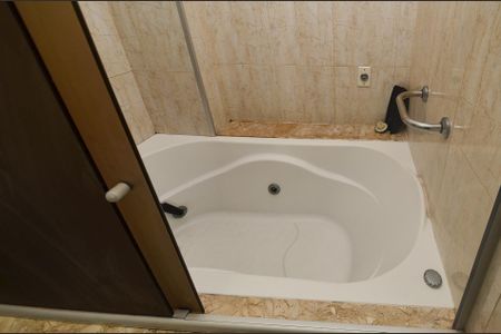 Apartamento à venda com 190m², 3 quartos e 1 vaga Apartamento à venda com 190m², 3 quartos e 1 vagaBanheiro da suite