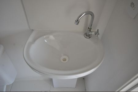 Banheiro de kitnet/studio para alugar com 1 quarto, 20m² em Vila Nilo, São Paulo