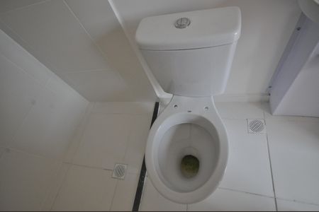 Banheiro de kitnet/studio para alugar com 1 quarto, 20m² em Vila Nilo, São Paulo