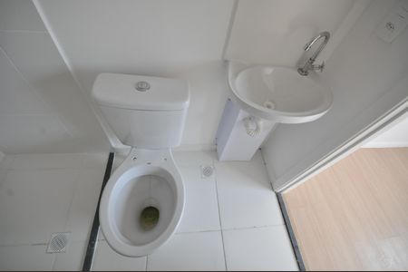 Banheiro de kitnet/studio para alugar com 1 quarto, 20m² em Vila Nilo, São Paulo