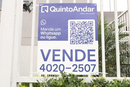 Apartamento à venda com 47m², 2 quartos e 1 vagaPlaca instalada na grade da fachada do condomínio - Código da placa: WYNY-765