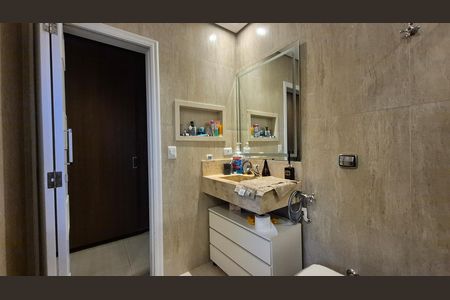 Apartamento à venda com 118m², 3 quartos e 3 vagas Apartamento à venda com 118m², 3 quartos e 3 vagasBanheiro da suíte