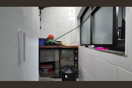 Apartamento à venda com 118m², 3 quartos e 3 vagas Apartamento à venda com 118m², 3 quartos e 3 vagasLavanderia