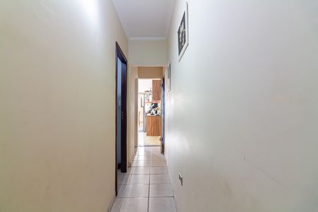 Casa à venda com 250m², 3 quartos e 4 vagas Casa à venda com 250m², 3 quartos e 4 vagasCorredor