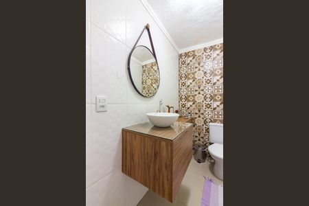 Banheiro de Serviço  de casa à venda com 3 quartos, 250m² em Jardim D’abril, Osasco