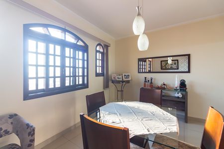 Casa à venda com 250m², 3 quartos e 4 vagas Casa à venda com 250m², 3 quartos e 4 vagasSala de Jantar