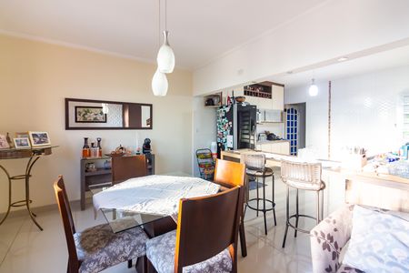 Casa à venda com 250m², 3 quartos e 4 vagas Casa à venda com 250m², 3 quartos e 4 vagasSala de Jantar