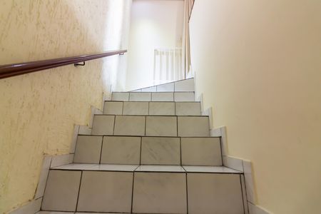 Casa à venda com 250m², 3 quartos e 4 vagas Casa à venda com 250m², 3 quartos e 4 vagasEscada