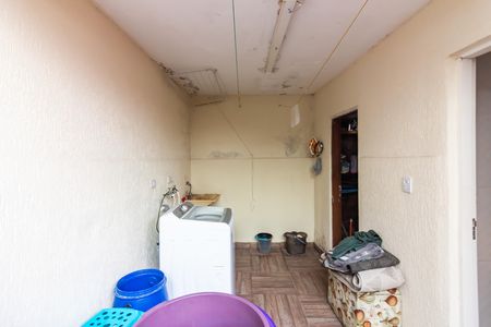 Casa à venda com 250m², 3 quartos e 4 vagas Casa à venda com 250m², 3 quartos e 4 vagasLavanderia