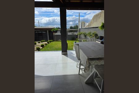 Casa à venda com 120m², 3 quartos e 1 vaga Casa à venda com 120m², 3 quartos e 1 vagaVaranda