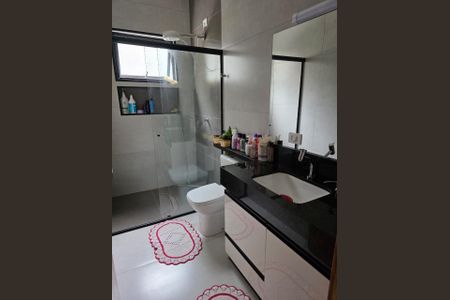 Casa à venda com 120m², 3 quartos e 1 vaga Casa à venda com 120m², 3 quartos e 1 vagaBanheiro