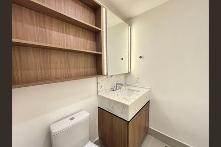 Apartamento para alugar com 34m², 1 quarto e sem vaga Apartamento para alugar com 34m², 1 quarto e sem vagaBanheiro da Suíte