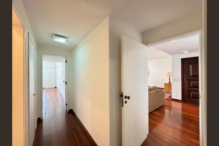 Sala - corredor de acesso aos cômodos de apartamento para alugar com 3 quartos, 173m² em Ipanema, Rio de Janeiro
