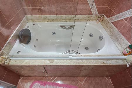 Casa para alugar com 360m², 4 quartos e 2 vagas Casa para alugar com 360m², 4 quartos e 2 vagasBanheiro da Suíte