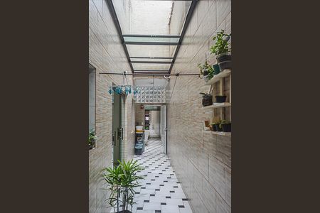 Casa para alugar com 360m², 4 quartos e 2 vagas Casa para alugar com 360m², 4 quartos e 2 vagasCorredor