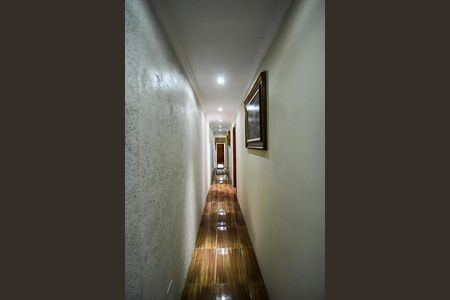 Casa para alugar com 360m², 4 quartos e 2 vagas Casa para alugar com 360m², 4 quartos e 2 vagasCorredor