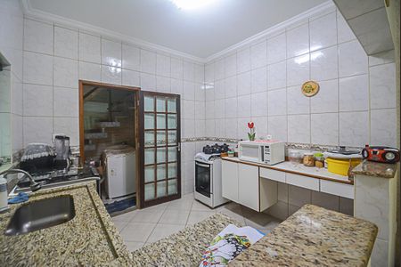 Casa para alugar com 360m², 4 quartos e 2 vagas Casa para alugar com 360m², 4 quartos e 2 vagasCozinha 2