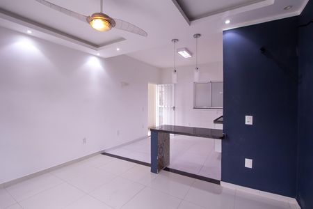 Sala de casa para alugar com 2 quartos, 75m² em Venda da Cruz, São Gonçalo