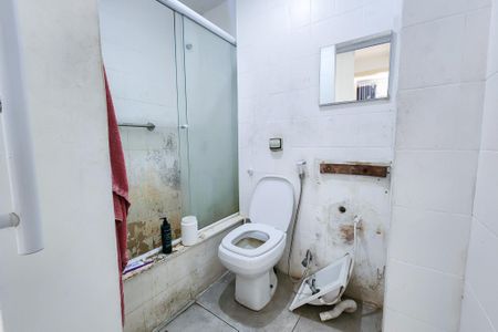 Apartamento à venda com 63m², 2 quartos e 1 vaga Apartamento à venda com 63m², 2 quartos e 1 vagaBanheiro social