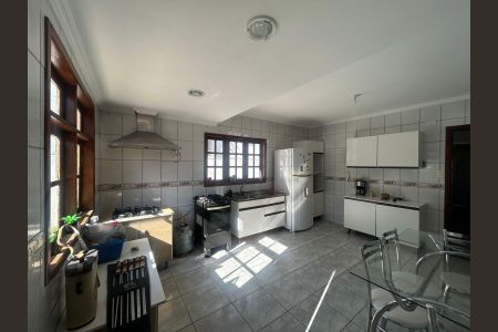 Casa para alugar com 201m², 2 quartos e 2 vagasCozinha