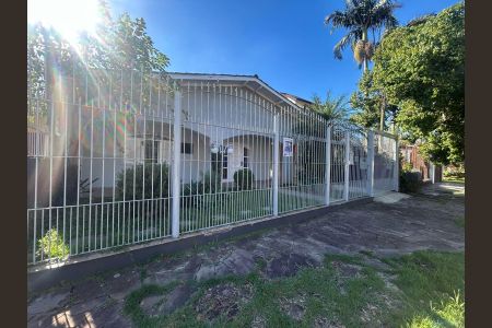 Casa para alugar com 201m², 2 quartos e 2 vagasFachada