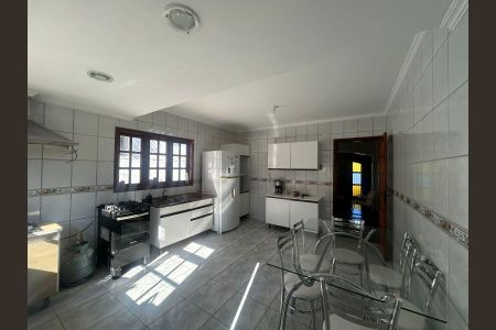 Casa para alugar com 201m², 2 quartos e 2 vagasCozinha
