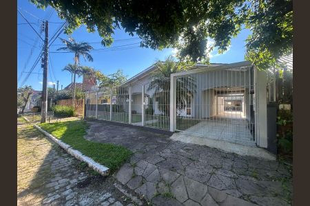 Casa para alugar com 201m², 2 quartos e 2 vagasFachada