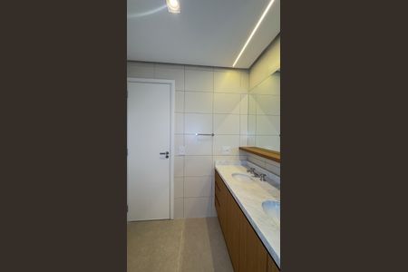 Apartamento para alugar com 175m², 3 quartos e 3 vagas Apartamento para alugar com 175m², 3 quartos e 3 vagasBanheiro da Suíte 1