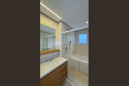 Apartamento para alugar com 175m², 3 quartos e 3 vagas Apartamento para alugar com 175m², 3 quartos e 3 vagasBanheiro da Suíte 1