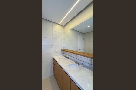 Apartamento para alugar com 175m², 3 quartos e 3 vagas Apartamento para alugar com 175m², 3 quartos e 3 vagasBanheiro da Suíte 1