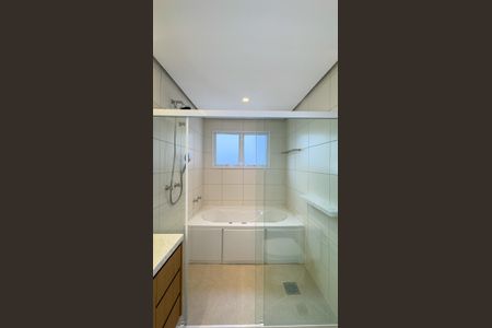 Apartamento para alugar com 175m², 3 quartos e 3 vagas Apartamento para alugar com 175m², 3 quartos e 3 vagasBanheiro da Suíte 1