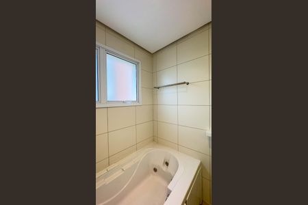 Apartamento para alugar com 175m², 3 quartos e 3 vagas Apartamento para alugar com 175m², 3 quartos e 3 vagasBanheiro da Suíte 1
